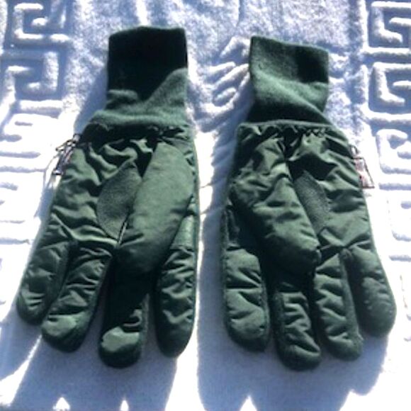 Winter Gloves . by Thinsulate . Never Worn - Picture 1 of 3